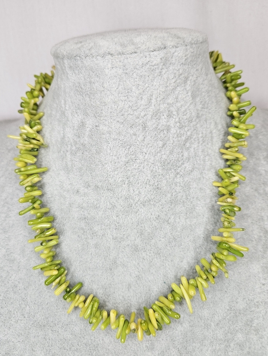 Vintage Jewelry - Vintage Green Coral Chip Necklace Lime Beaded Statement Necklace Boho Coastal